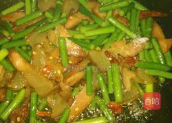 蒜苔炒腊肉的做法图解5