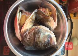 鱼头豆腐汤的做法图解1