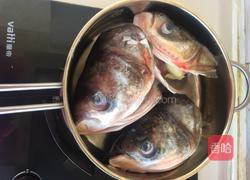 鱼头豆腐汤的做法图解2