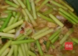 鸡蛋炒蒜苔的做法图解3