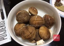 私房花菇啤酒鸡的做法图解2
