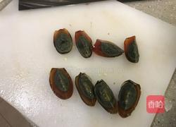 青椒炒鸡蛋配松花蛋的做法图解2