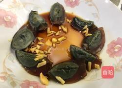 青椒炒鸡蛋配松花蛋的做法图解3