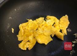 青椒炒鸡蛋配松花蛋的做法图解6