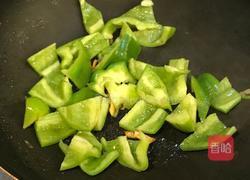 青椒炒鸡蛋配松花蛋的做法图解8