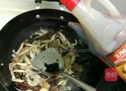 木耳平菇炒肉的做法图解7