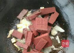 葱花炒红豆腐的做法图解4