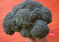 西兰花炒肉的做法图解1