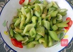 凉拌芹菜的做法图解4