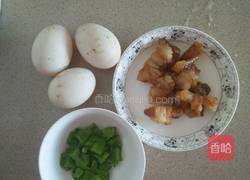 肥肉煎鸭蛋的做法图解1