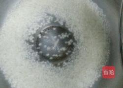 红枣桂圆营养粥的做法图解2