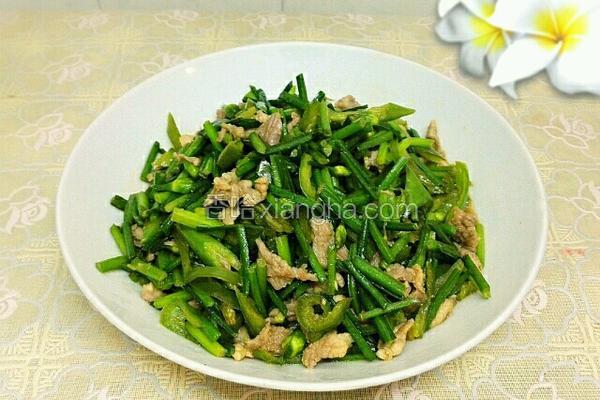 韭菜花炒肉的做法 菜谱 香哈网