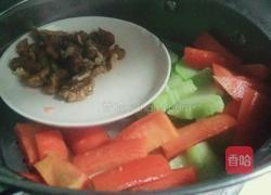 春娃子辅食之核桃仁雪梨糊的做法图解2