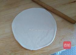 番茄酱版～培根红肠披萨〔9寸〕的做法图解9