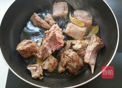 家常排骨黄豆煲的做法图解3