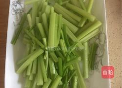 芹菜炒粉条的做法图解3