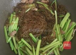 芹菜炒粉条的做法图解6