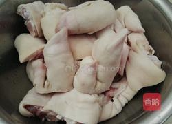 卤猪蹄的做法图解1