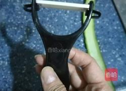 爽口黄瓜片的做法图解1
