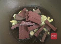 白菜炒鸭血的做法图解5