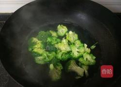 西兰花炒虾仁的做法图解3