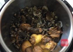 小鸡炖蘑菇的做法图解6