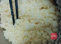 牛肉洋蔥玉米蛋炒飯的做法图解1