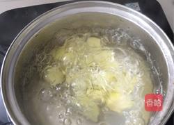 薯茸鲜虾牛肉披萨的做法图解2