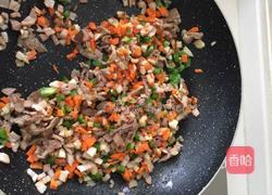 薯茸鲜虾牛肉披萨的做法图解6