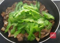 家常苦瓜炒肉的做法图解11