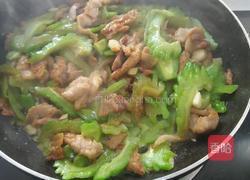 家常苦瓜炒肉的做法图解13