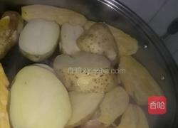 土豆蒸饼的做法图解1