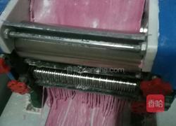 粉红色的面条的做法图解7