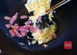 腊肠黄金炒饭的做法图解2