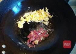 腊肠黄金炒饭的做法图解3