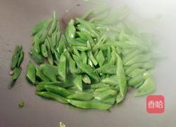 扁豆炒蛋的做法图解2