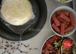 火腿玉米蔬菜披萨的做法图解6