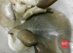 鲜蘑樱桃小面的做法图解3