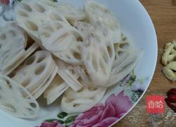 家常嫩藕炒肉的做法图解2