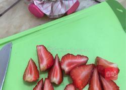 草莓奶昔的做法图解3