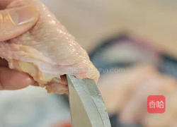 鸡翅包饭配秋葵的做法图解2