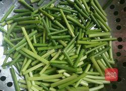 蒜苔炒腊肉的做法图解1
