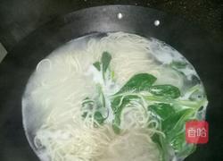 鸡蛋青菜面的做法图解1
