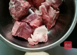 莲藕大骨汤的做法图解1