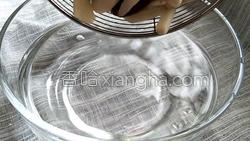 肉丝炒双菌的做法图解7