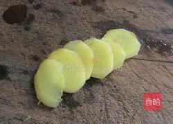 胡萝卜玉米鲫鱼汤的做法图解5