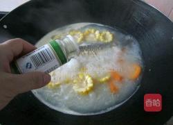 胡萝卜玉米鲫鱼汤的做法图解14