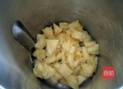 鲜榨菠萝汁的做法图解4
