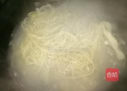 素菜炒面的做法图解1