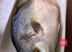 香辣金鲳鱼的做法图解1